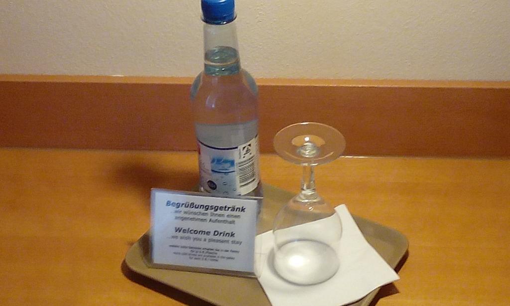 Single Room,824878130:JPEG